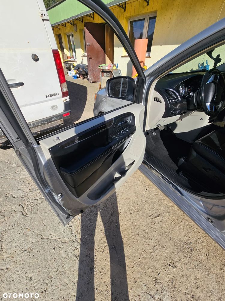 Chrysler Town & Country 3.6 Touring - 30