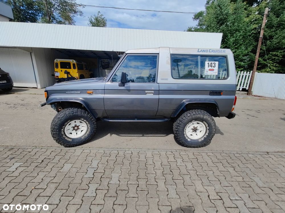 Toyota Land Cruiser - 4