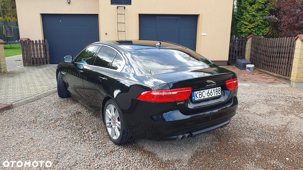 Jaguar XE 2.0 D Prestige - 6