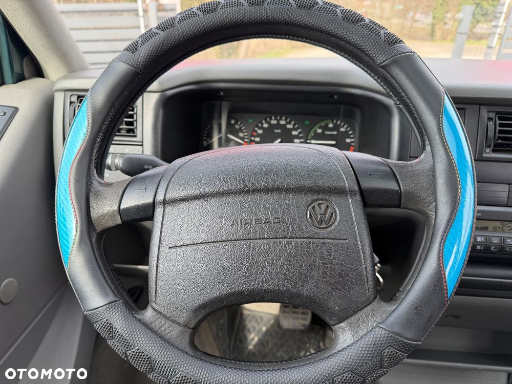 Volkswagen Multivan - 21