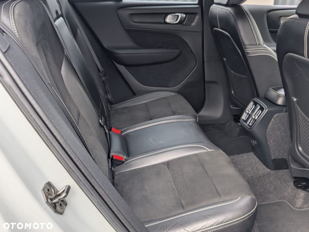 Volvo XC 40 T5 AWD R-Design - 22