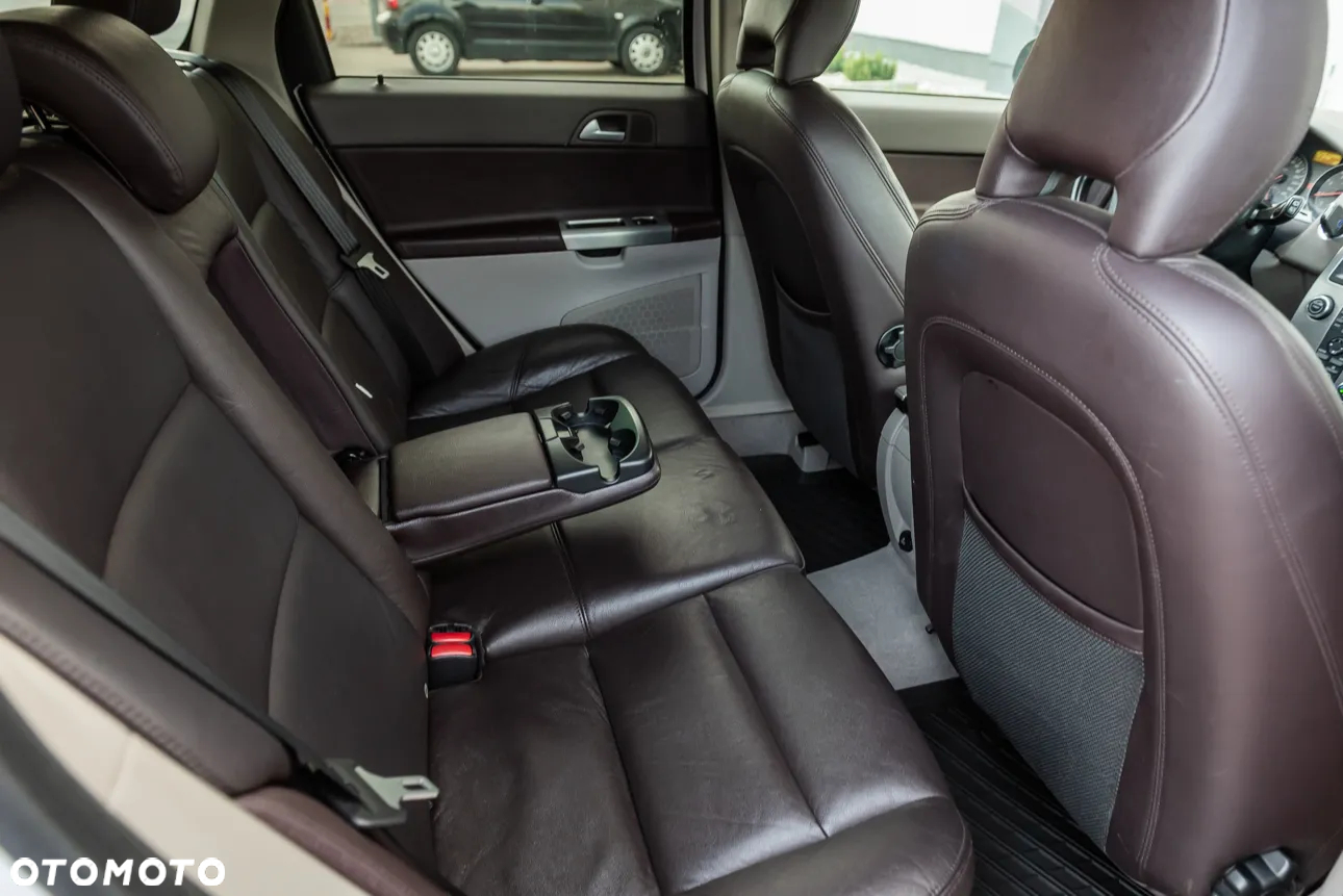 Volvo V50 2.4i Momentum - 27