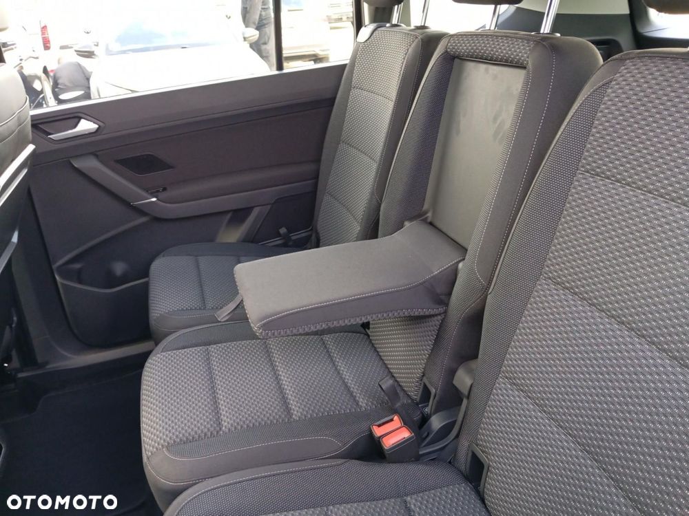 Volkswagen Touran - 17