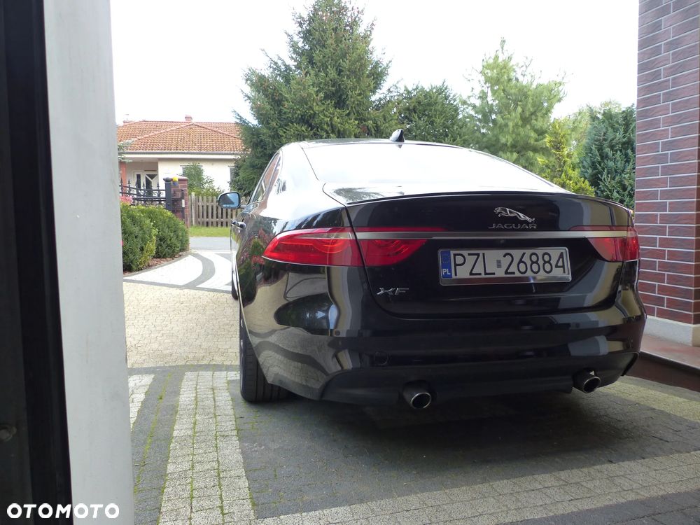 Jaguar XF 2.0 i4D R-Sport - 7