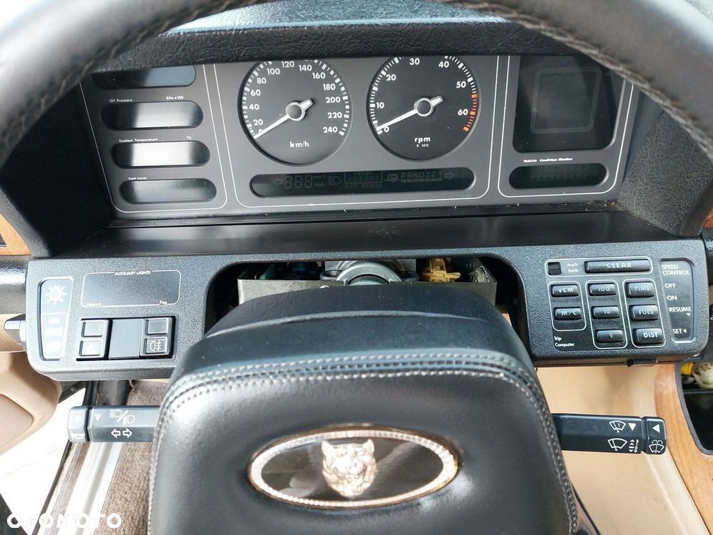 Jaguar XJ - 17