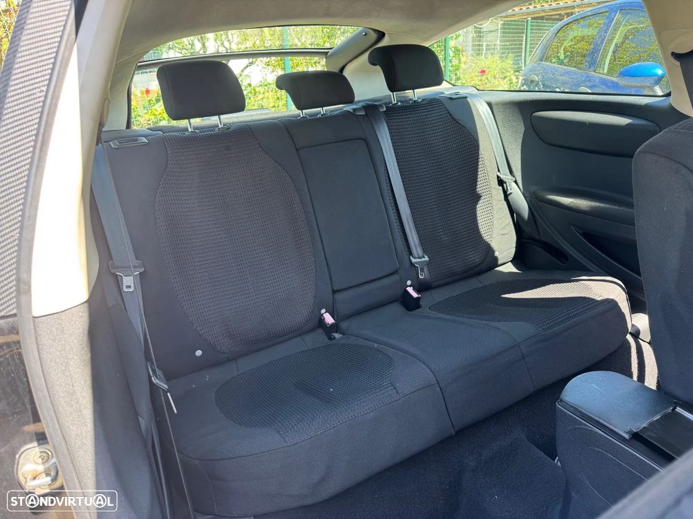 Citroën C4 1.6 HDi 110 VTR - 15