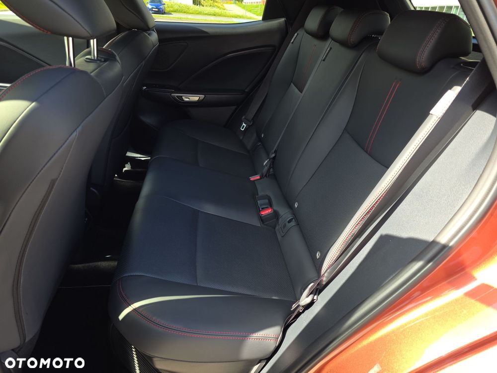 Lexus LBX 1.5 Hybrid Emotion - 11