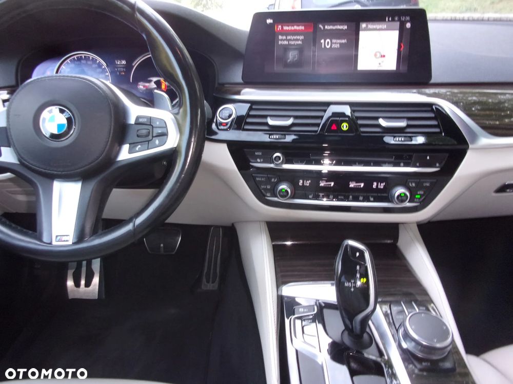 BMW Seria 5 530i xDrive Luxury Line - 20