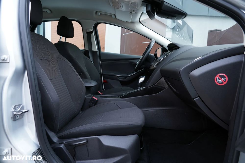 Ford Focus 2.0 TDCI Powershift Titanium - 8