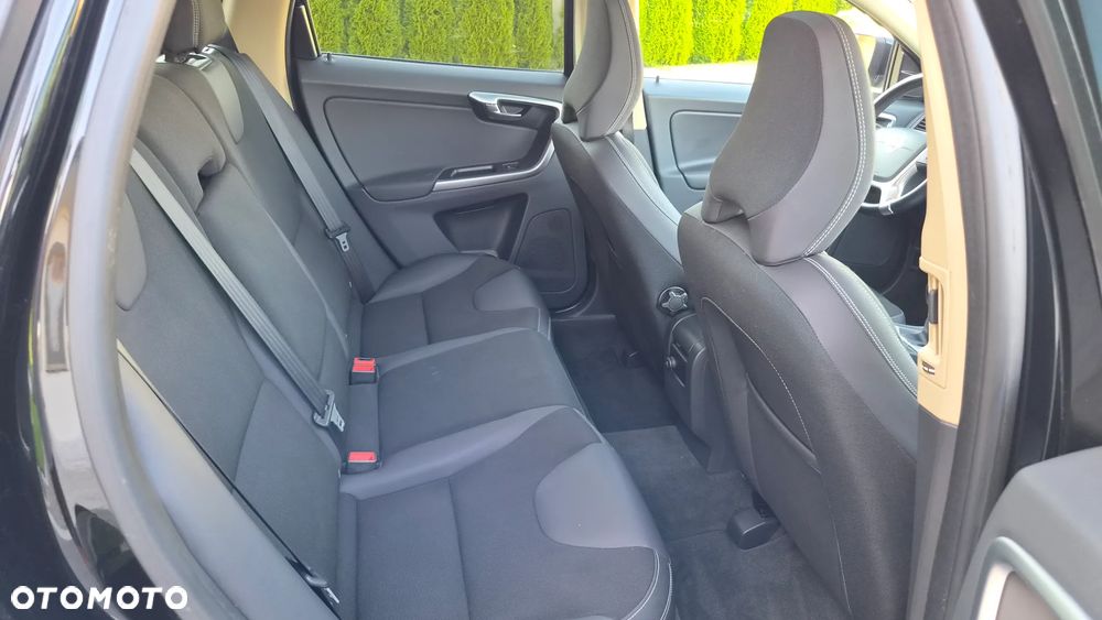 Volvo XC 60 D4 Momentum - 12