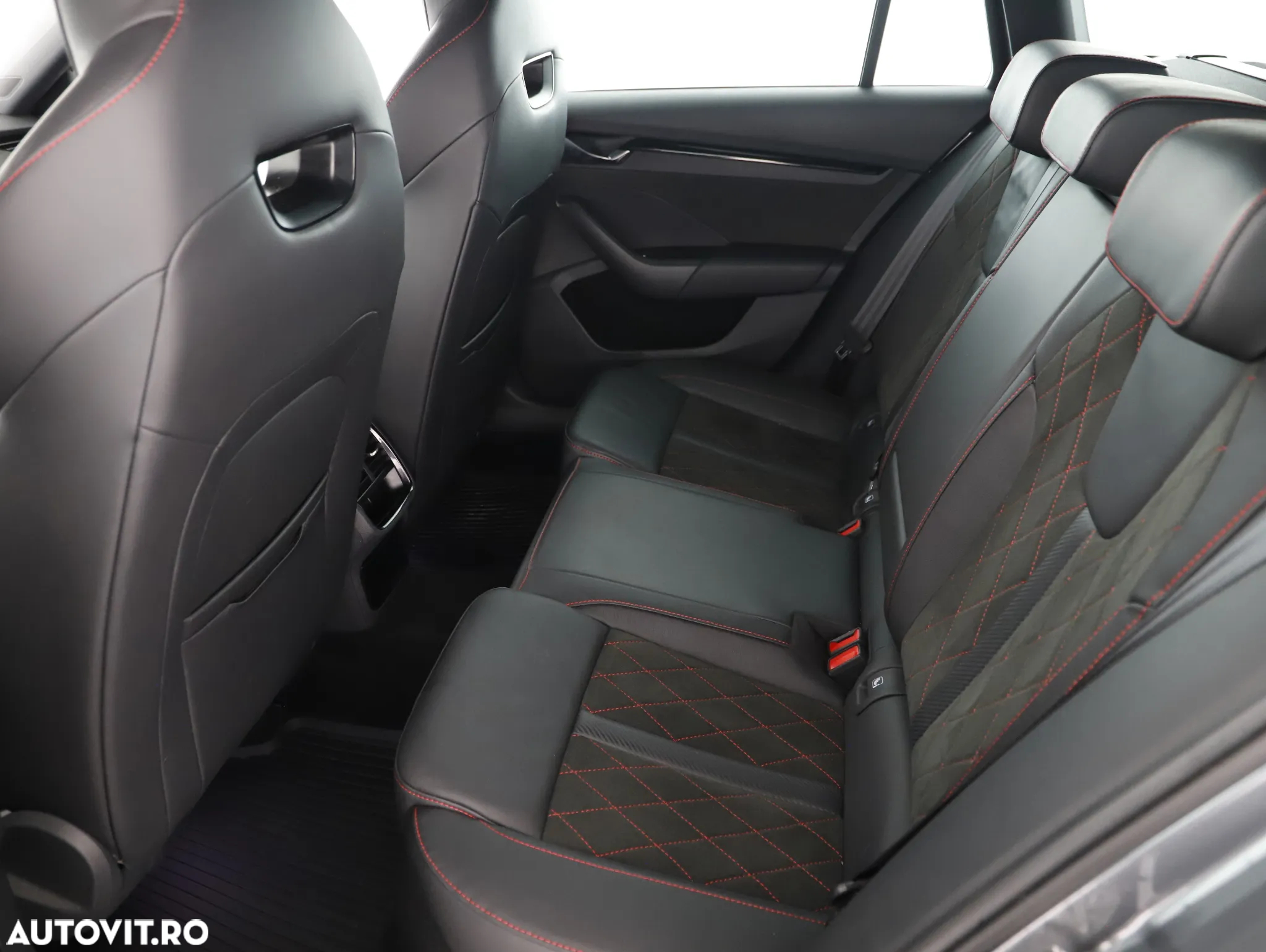 Skoda Octavia Combi RS 2.0 TDI DSG 4X4 - 10