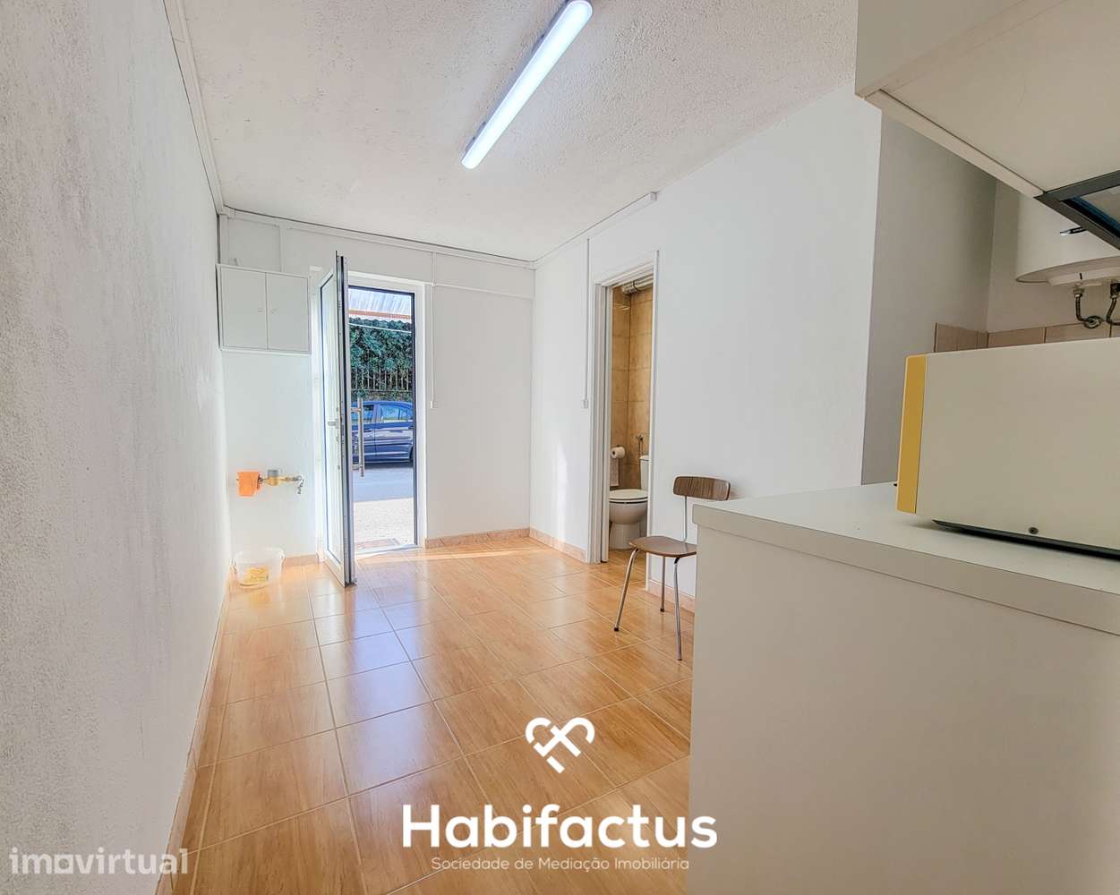 Imóvel com afetação de garagem transformado em apartamento T1 para ven - Grande imagem: 3/9