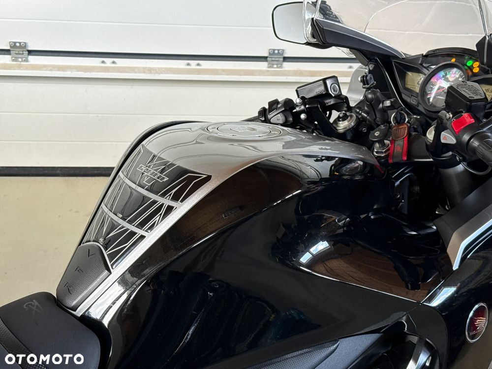 Honda VFR - 23