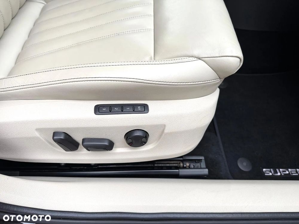 Skoda Superb 2.0 TDI 4x4 L&K DSG - 29