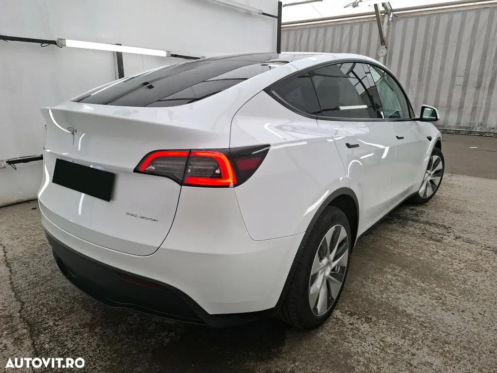 Tesla Model Y Long Range Dual Motor AWD - 5
