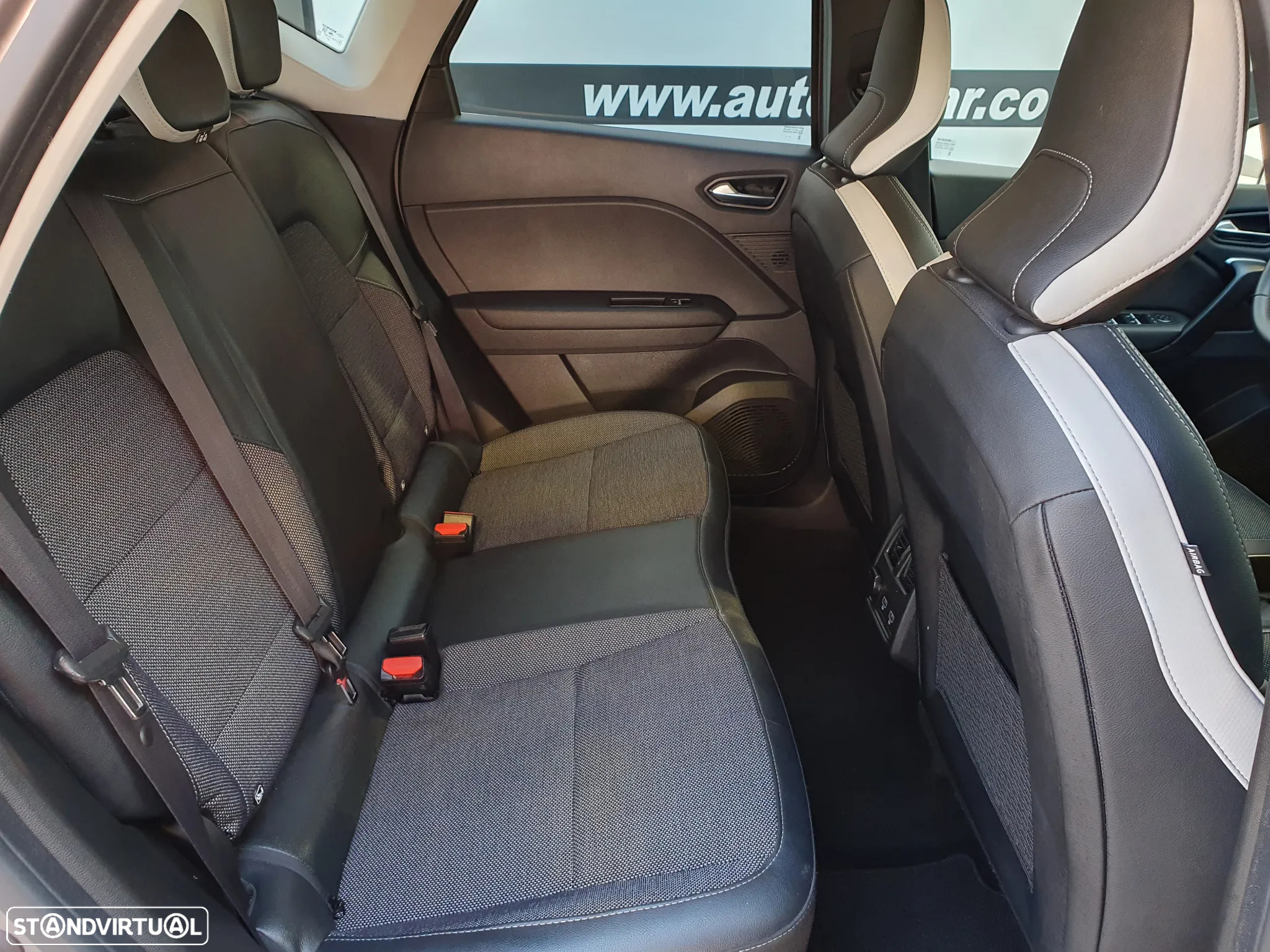 Renault Captur 1.5 dCi Exclusive EDC - 6