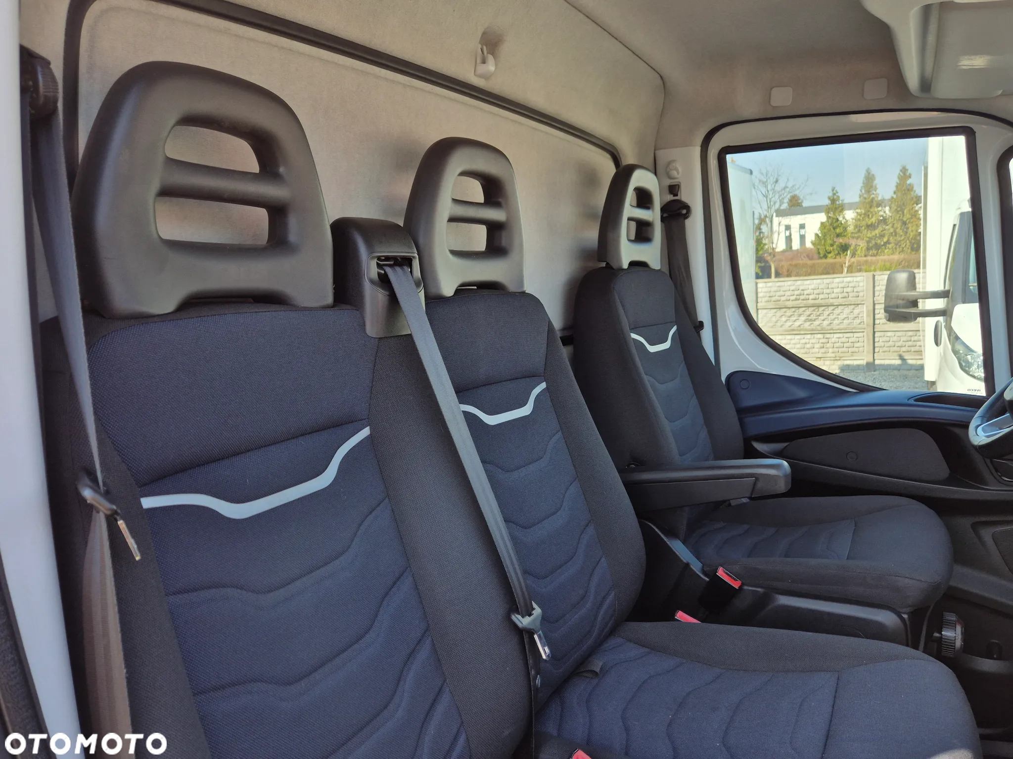 Iveco Daily 35S14 Hi-Matic, Kontener 8PAL, klimatyzacja - 16
