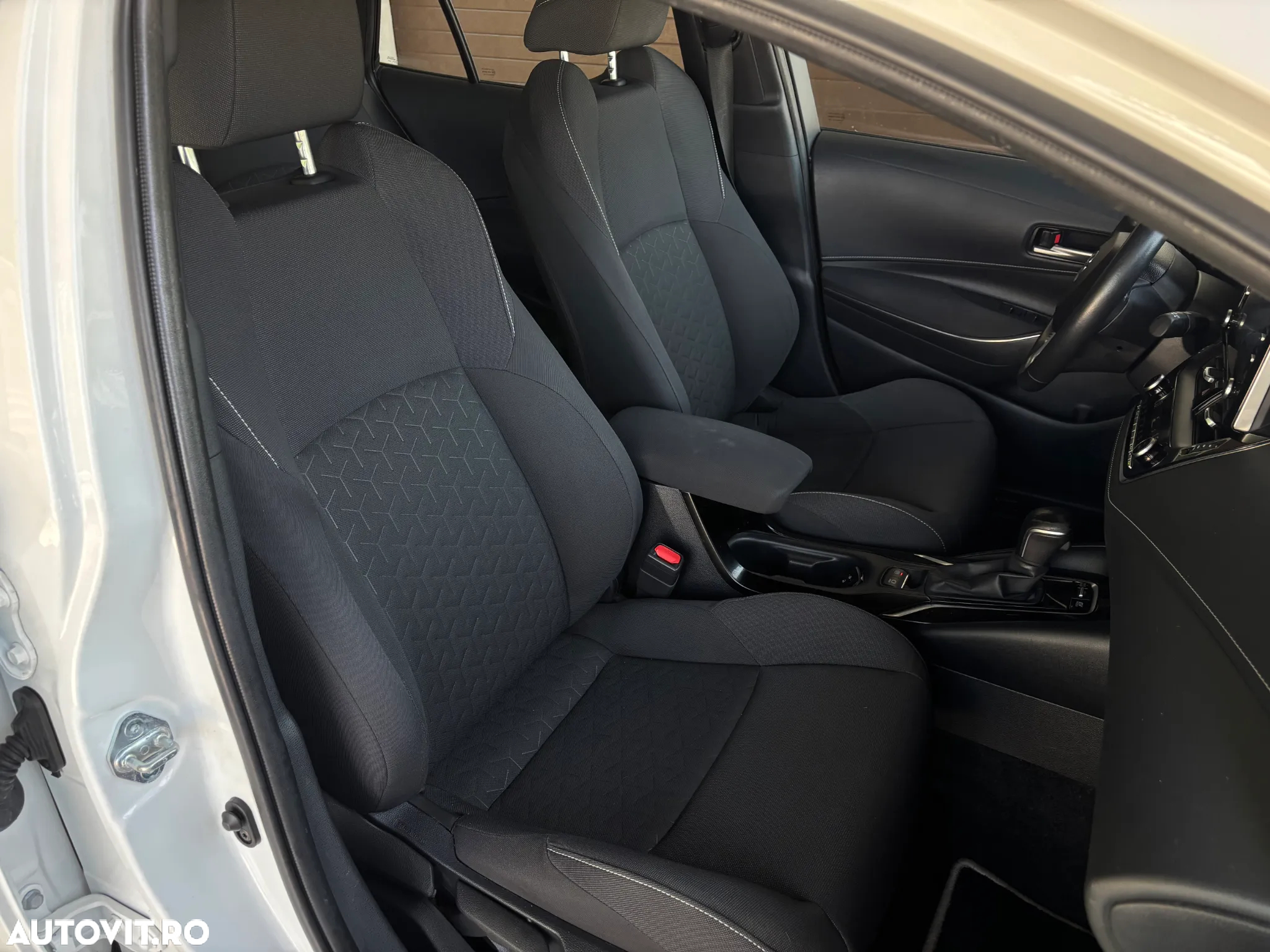 Toyota Corolla 1.8 Hybrid - 13