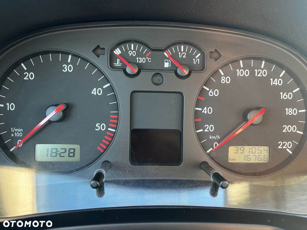 Volkswagen Golf 1.9 TDI Highline - 6