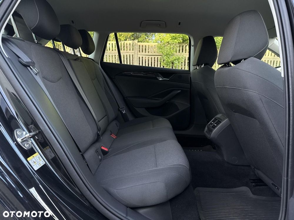 Volkswagen Passat - 16