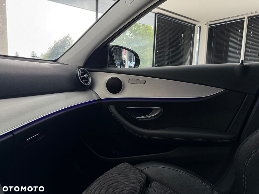 Mercedes-Benz Klasa E 220 d 4-Matic AMG/Avantgarde - 26