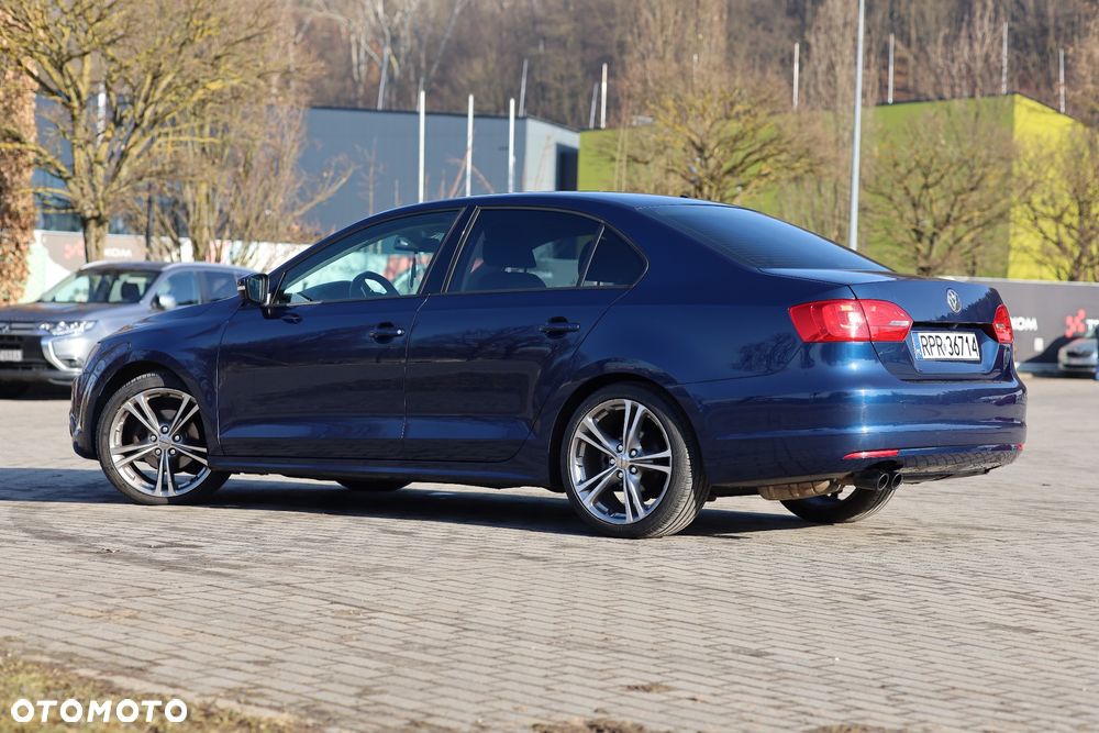 Volkswagen Jetta - 5