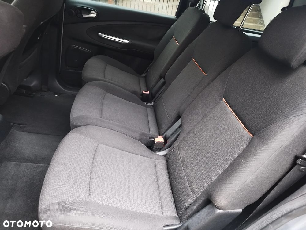 Ford Galaxy - 16