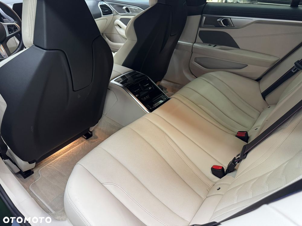 BMW Seria 8 - 16