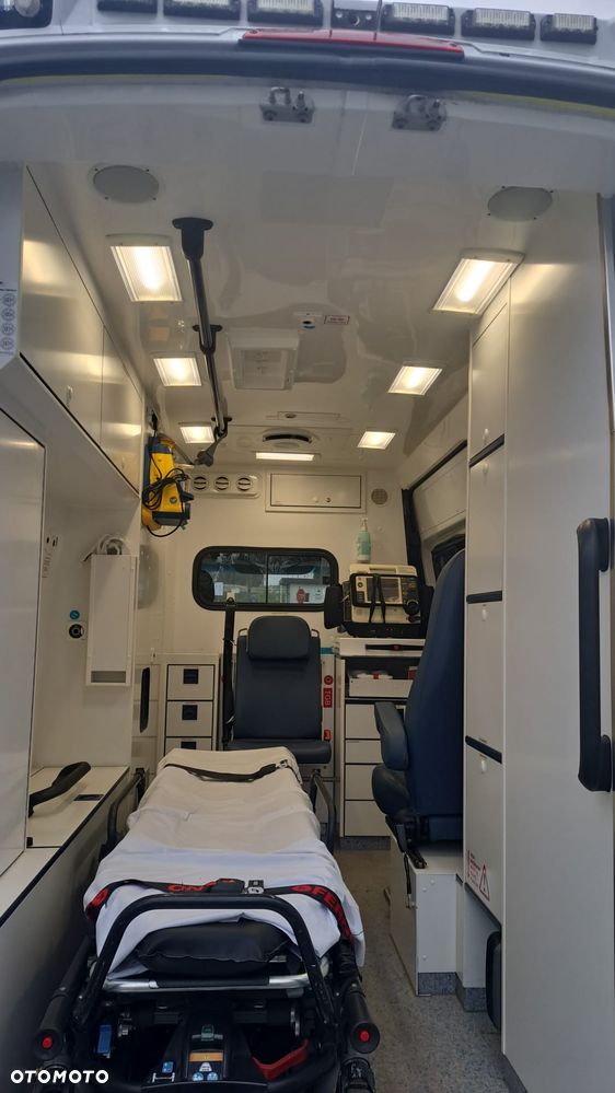 Mercedes-Benz Sprinter 319 CDI Ambulans karetka - 12