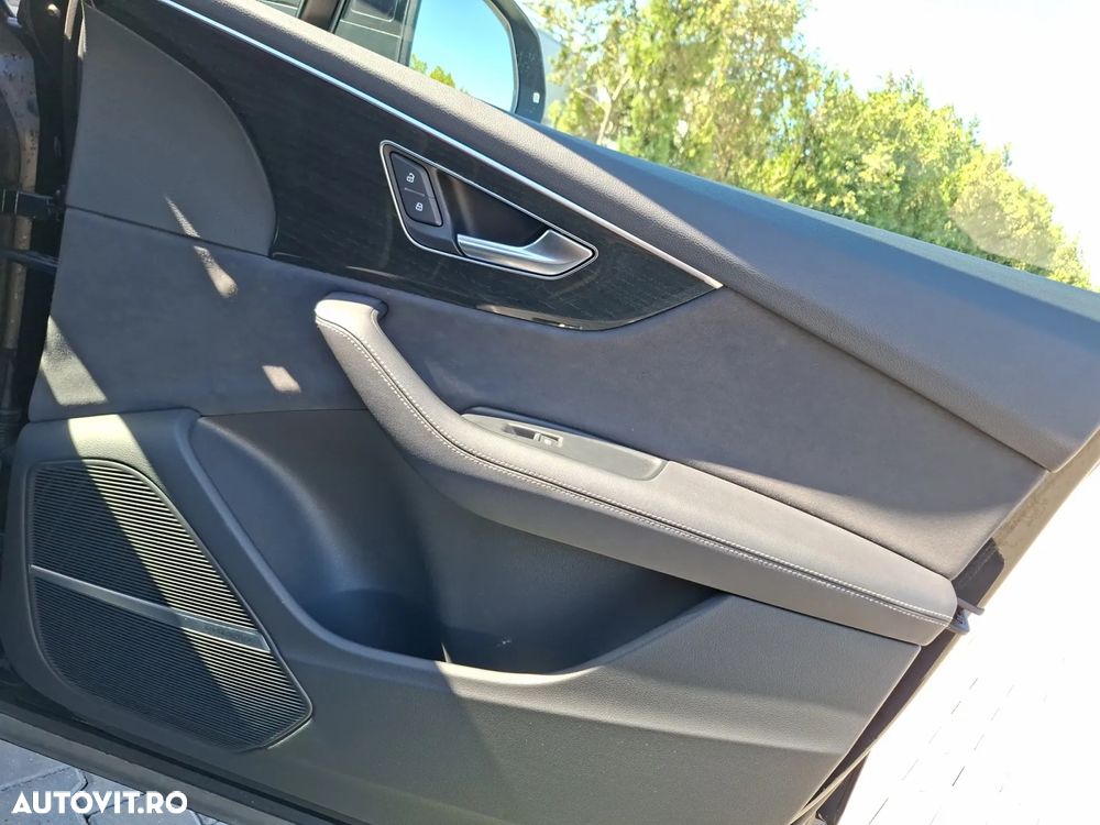 Audi Q7 55 TFSI e quattro Tiptronic PHEV S Line - 17