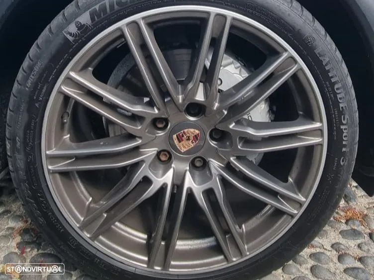 Porsche Cayenne S - 15
