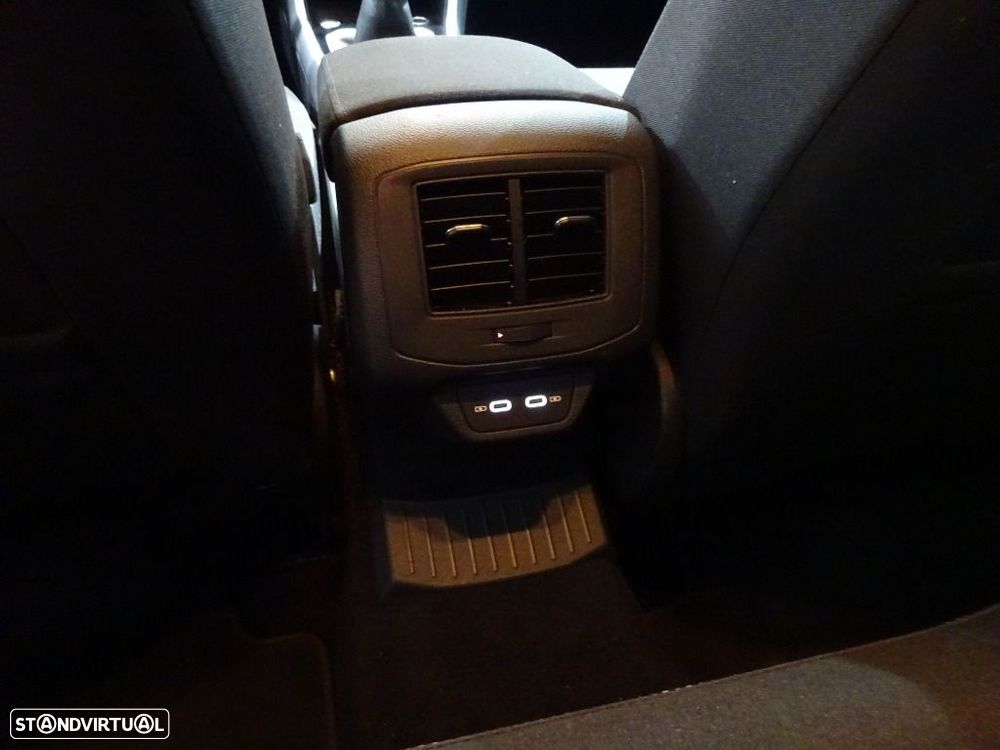 VW T-Roc 1.0 TSI Urban - 32