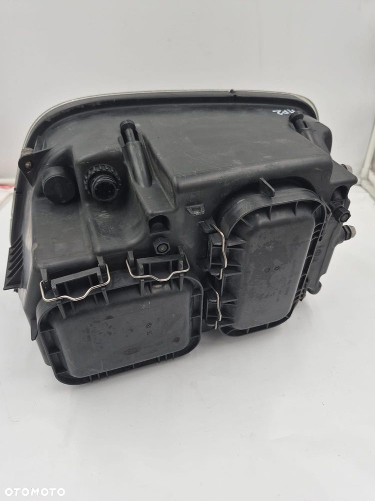 LAMPA REFLEKTOR PRAWY ACTROS MP2 - 2