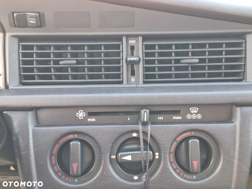 Mercedes-Benz W201 (190) - 25