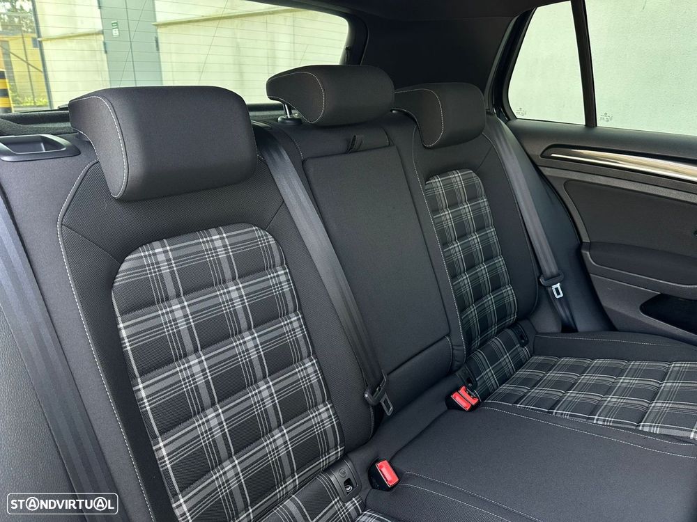 VW Golf GTD BlueMotion - 10