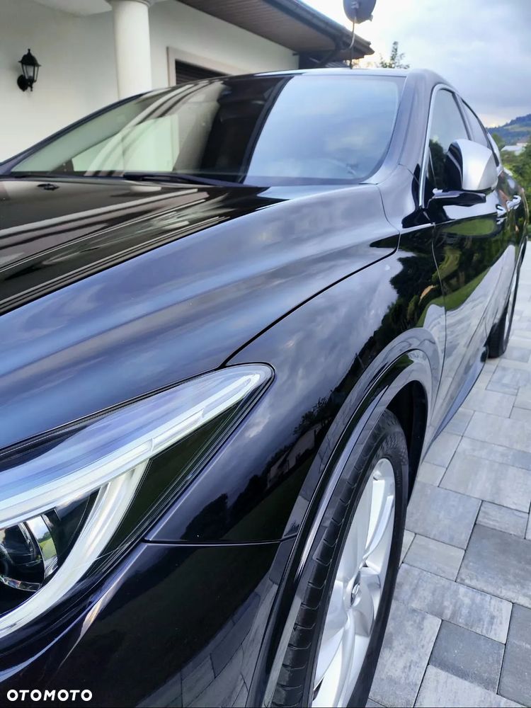 Infiniti Q30 1.5d Premium City Black - 15