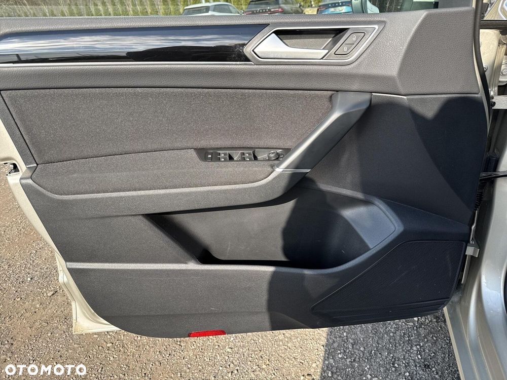 Volkswagen Touran 2.0 TDI BMT Highline DSG - 23