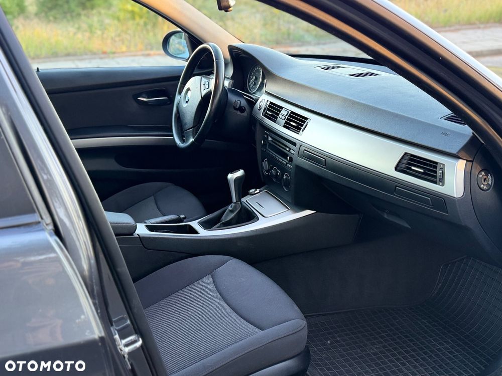 BMW Seria 3 320i - 9