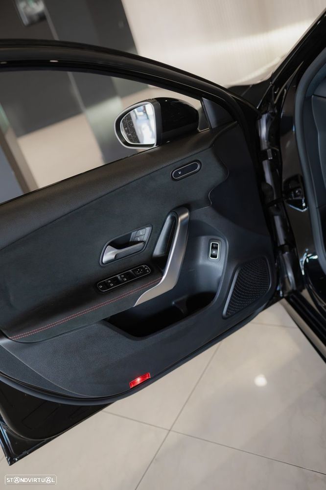 Mercedes-Benz A 250 e 8G-DCT AMG Line - 24