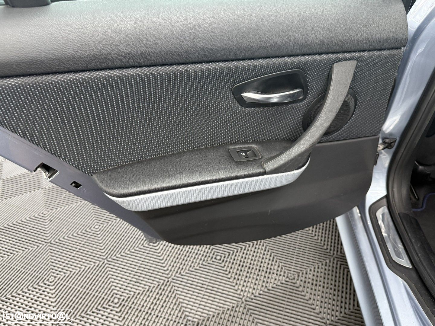BMW 320 d Touring xDrive - 11