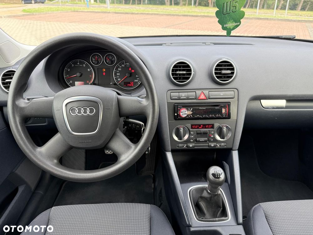 Audi A3 Sportback 1.6 FSI Ambiente - 22