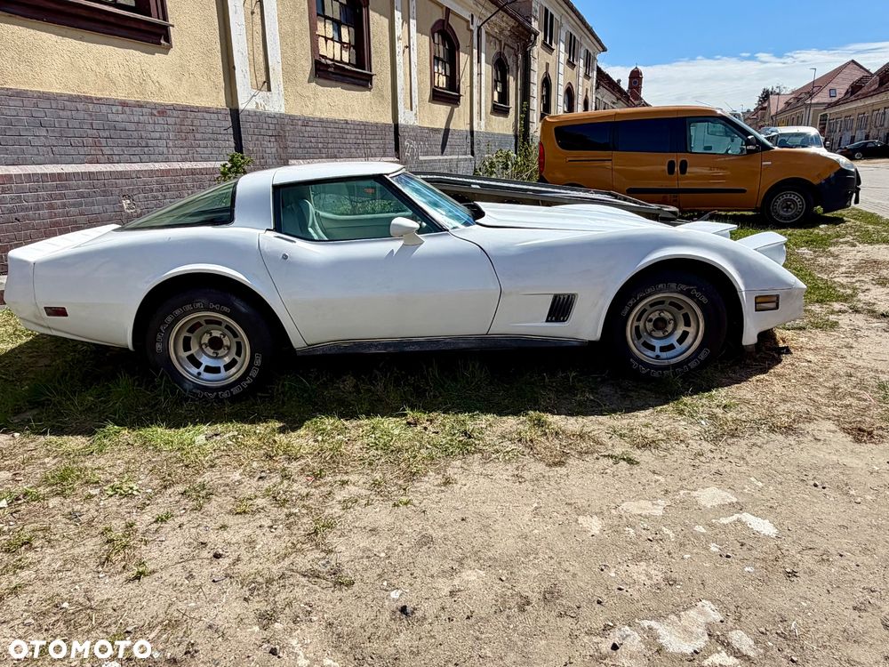 Chevrolet Corvette - 4