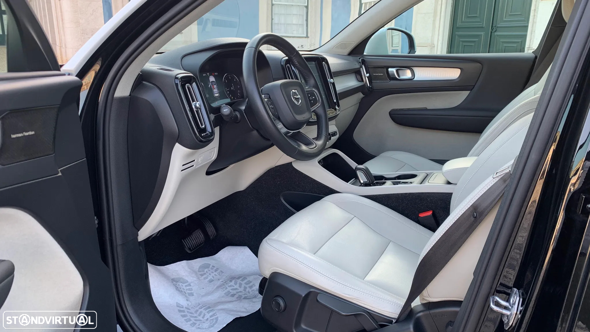 Volvo XC 40 2.0 D3 Momentum Plus Geartronic - 26