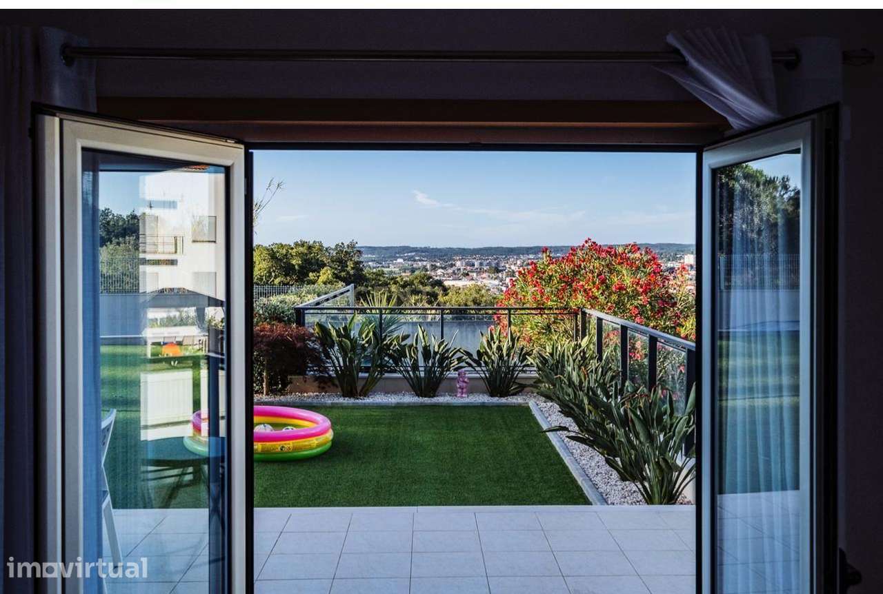 Apartamento T3 com Jardim Privativo e Vista sobre Leiria | Santa Clara - Grande imagem: 3/27