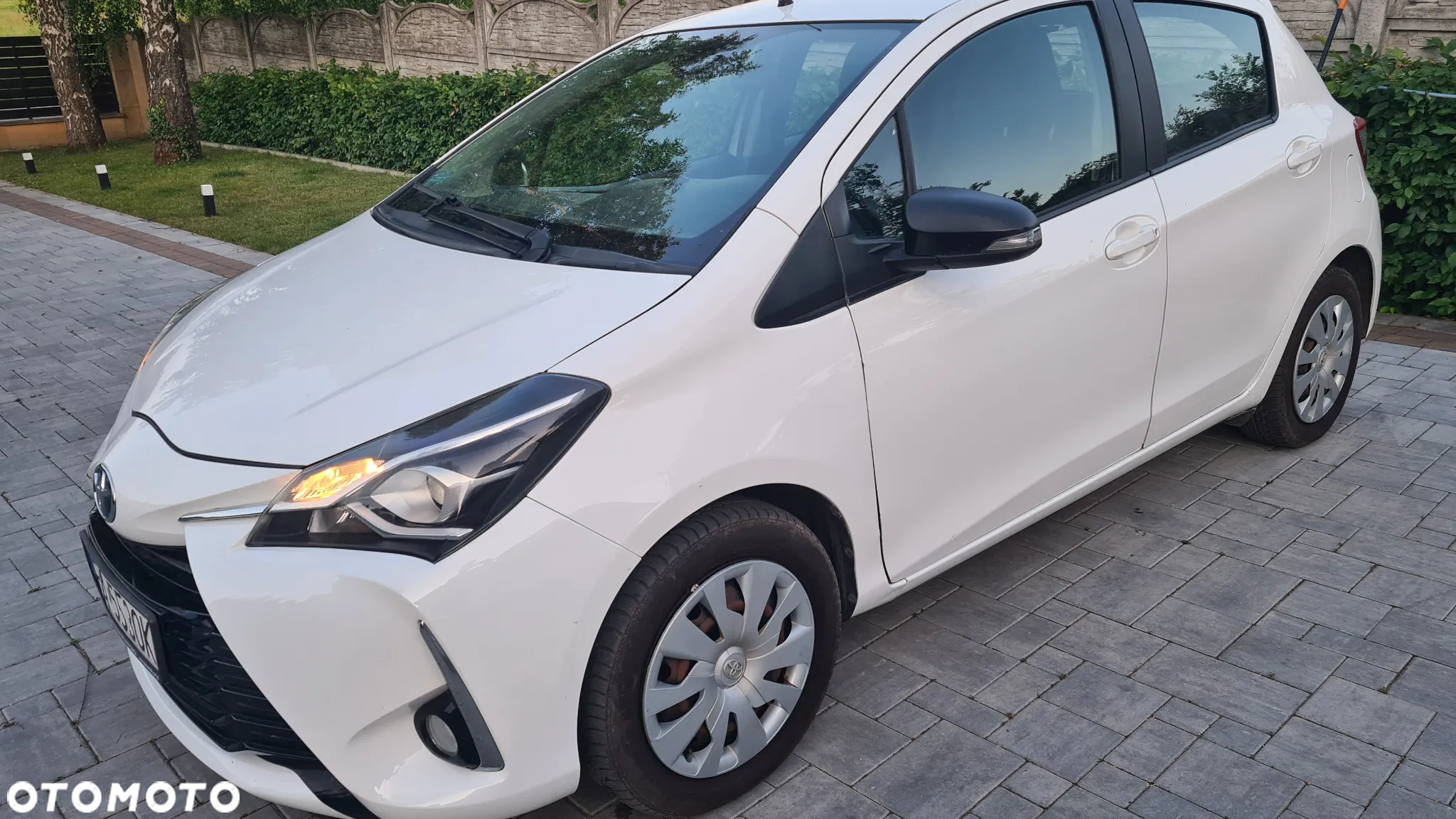 Toyota Yaris Hybrid 100 Dynamic - 3
