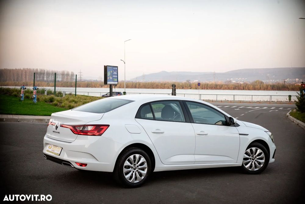 Renault Megane TCE 114 GPF Zen - 10