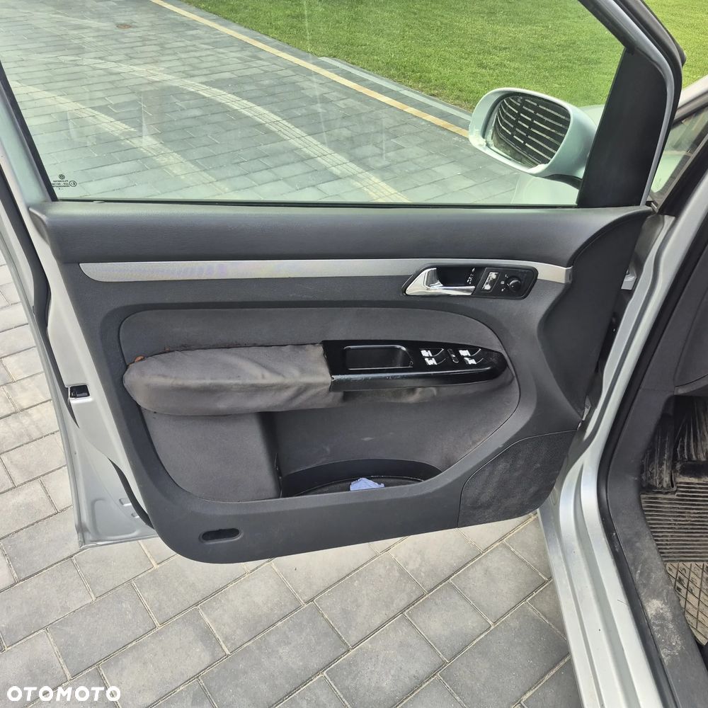 Volkswagen Touran 1.9 TDI Highline - 5