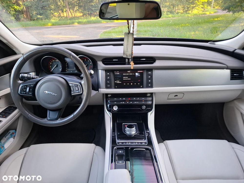 Jaguar XF 3.0 V6 Prestige - 11