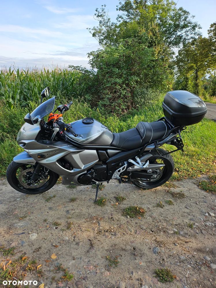 Suzuki GSX - 12