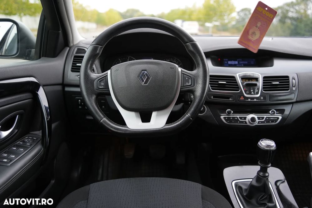 Renault Laguna dCi 110 FAP Bose Edition - 6